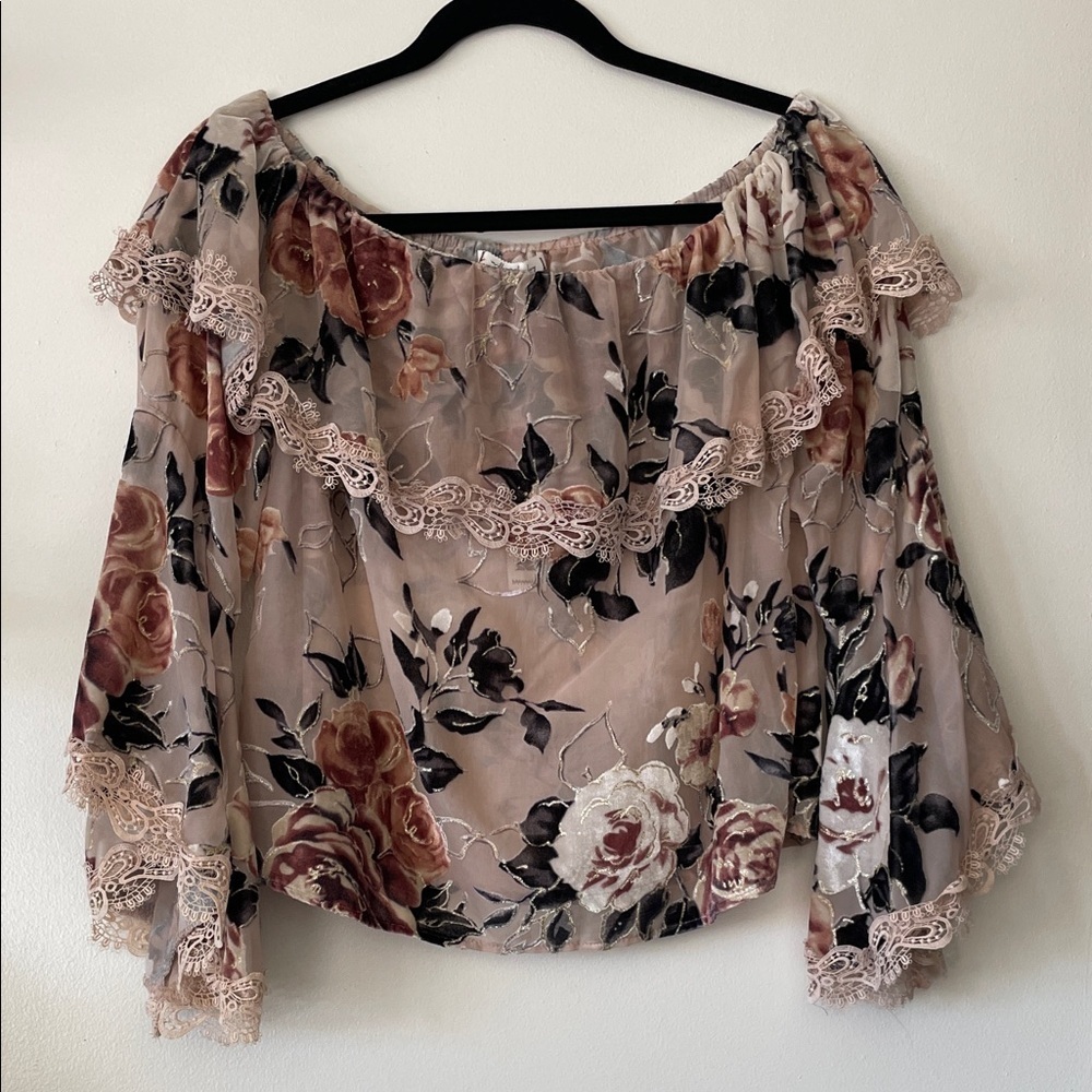 Willow & Clay|Boho Floral Off-Shoulder embroidery Trim Top|Small|NWT